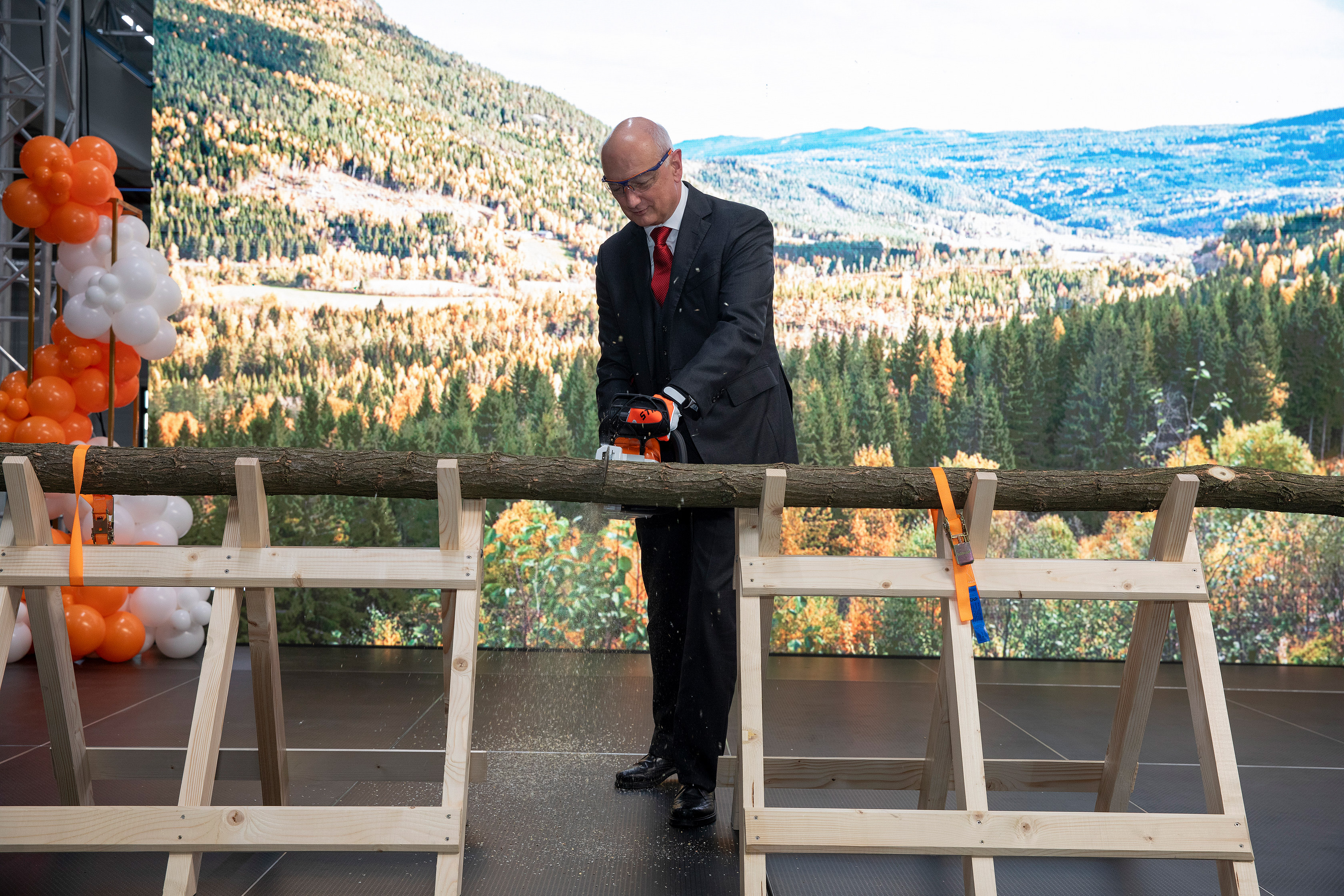 STIHL strengthens its global network with the inauguration of its first battery-exclusive plant in Oradea, Romania  